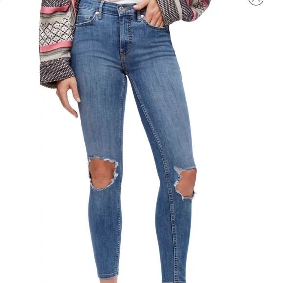 EUC FREE PEOPLE SIZE 8 DISTRESSED “BUSTED KNEES” SKINNY JEANS - Picture 1 of 9